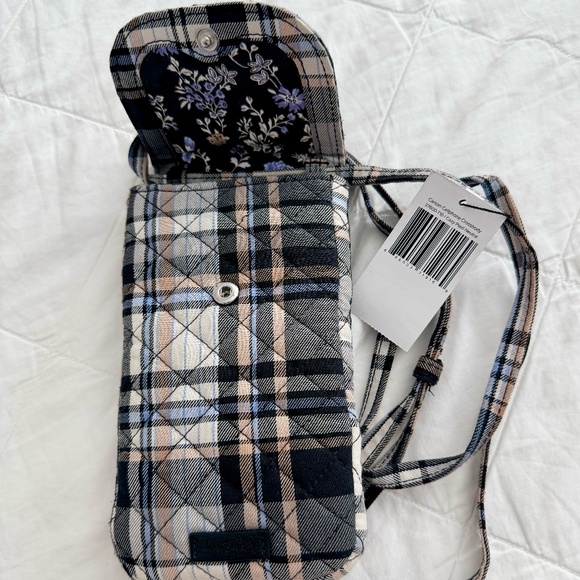 Vera Bradley Carson Cellphone Crossbody. - NWT - Picture 2 of 2